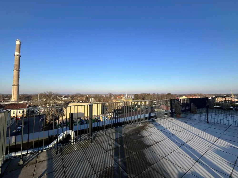 SCHÖNE & HELLE 2-Zi-Wohnung mit EBK*Aufzug*PKW-Stellplatz*großer Dachterrasse*