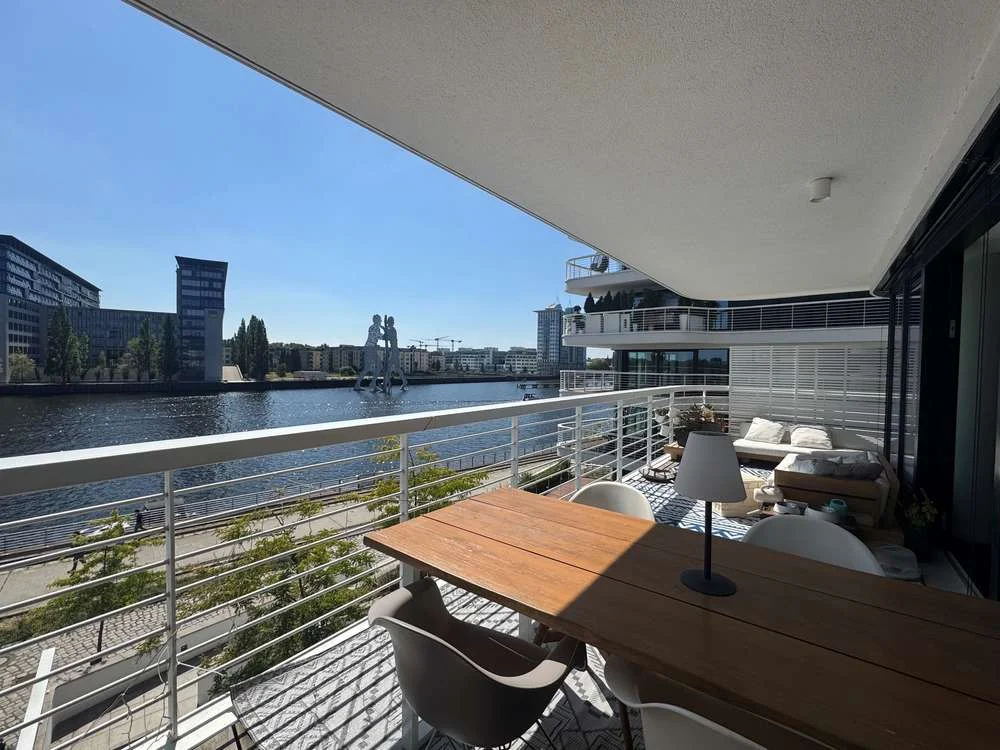 Exklusive 3-Zimmer-Wohnung mit Terrasse und einem spektakulären Spreeblick im WAVE Berlin