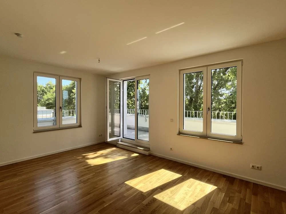 * GROSSARTIGE* 2-Zimmer-Dachgeschosswohnung mit Terrasse