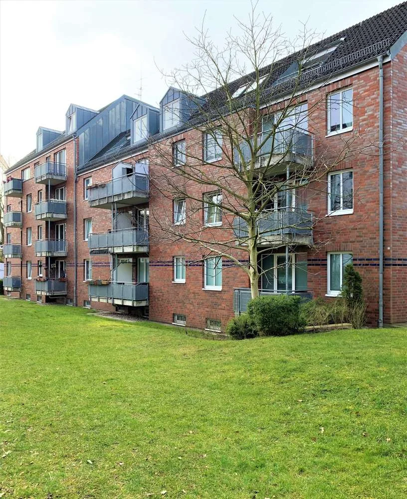 Teilsanierte 4-Zimmerwohnung mit Balkon in Eidelstedt