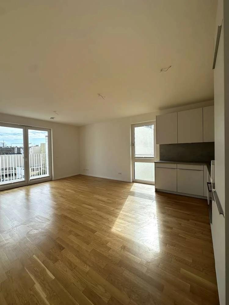 Helle 3-Zimmerwohnung * Dachgeschoss * Süd-Westbalkon *Einbauküche* Ruhige – zentrale Lage in Moabit