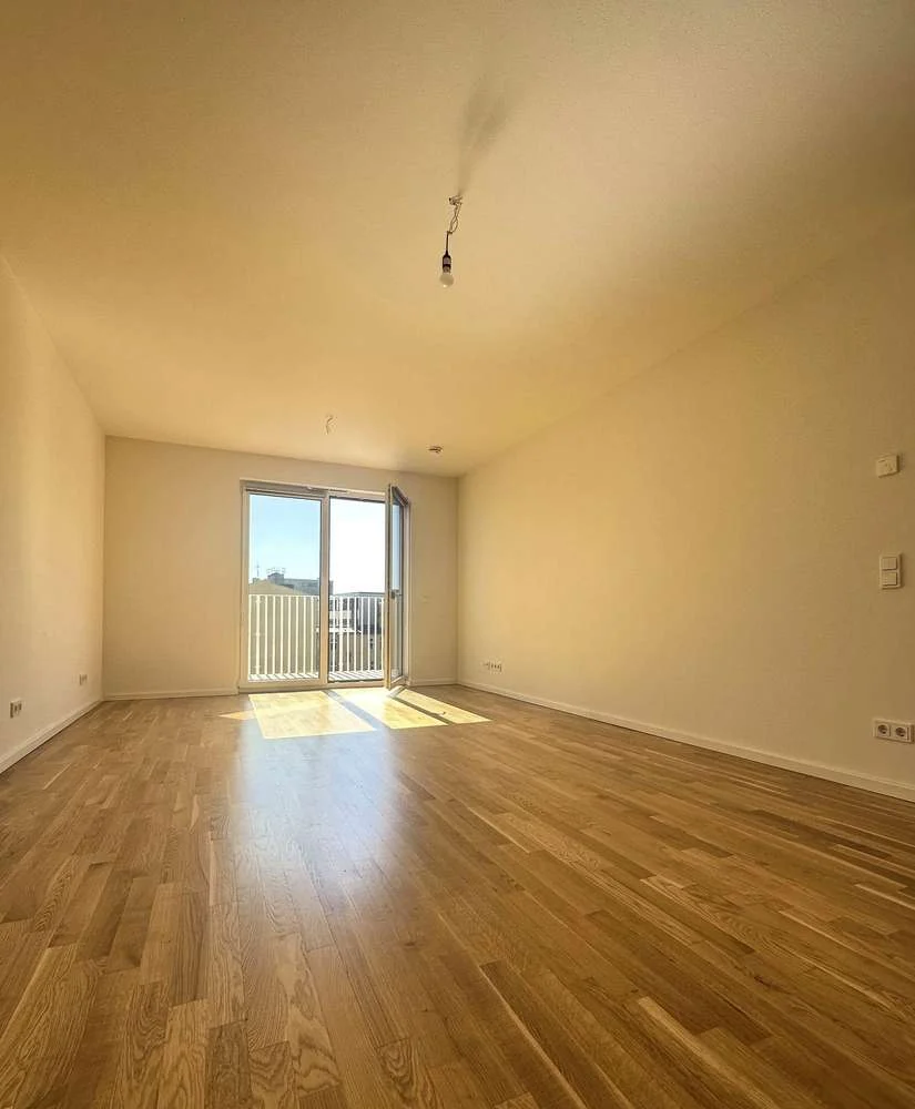 Dachgeschoss * hell * 2 Zimmer * Süd-Terrasse * Einbauküche* Ruhige Lage im Innenhof in Moabit