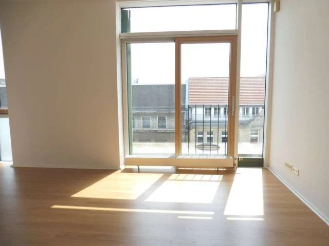 Helle Maisonettewohnung * 2 Zimmer * Balkon * Einbauküche * Nahe Friedrichstraße