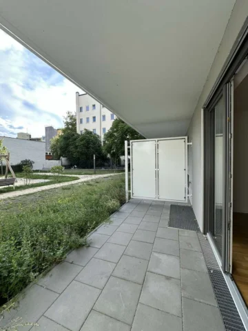 Großzügige 2-Zimmerwohnung * Terrasse * Erdgeschoss * Einbauküche * Ruhige & zentrale Lage in Moabit