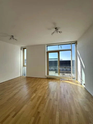 Helle Maisonettewohnung * 2 Zimmer * Ankleide *  Balkon * Einbauküche * Nahe Friedrichstraße