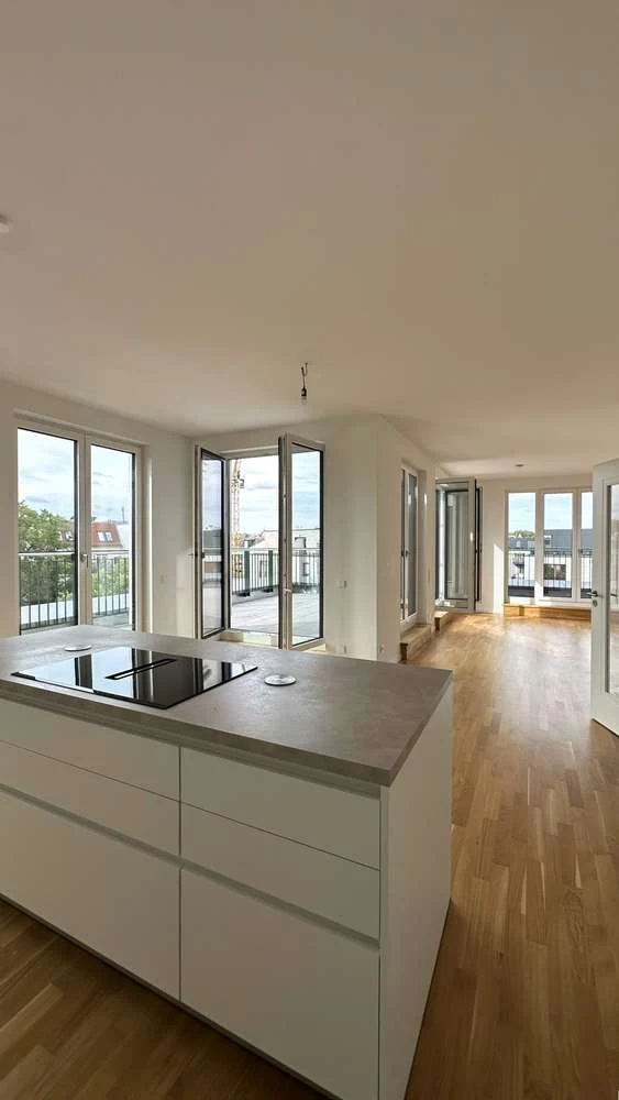 Dachgeschoss * 5 Zimmer * Rund-um-Terrasse * Einbauküche * 2 Bäder * Zweitbezug * Prenzlauer Berg