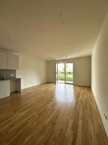 Großzügige 2-Zimmerwohnung * Terrasse * Erdgeschoss * Einbauküche * Ruhige & zentrale Lage in Moabit