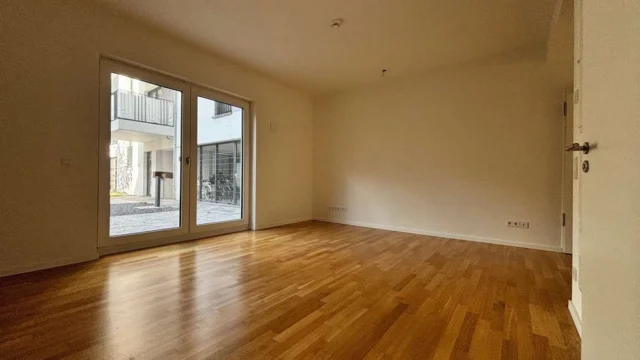 *Charakteristisches 2 Zimmer-Cityapartment mit Terrasse und Einbauküche*