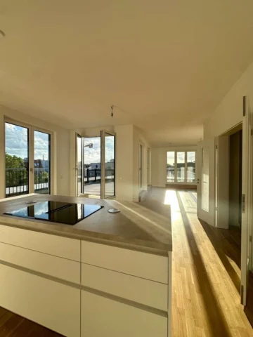 Willkommen im Dachgeschoss * 5 Zimmer * Sonnen-Terrasse * Einbauküche * Ruhig in P-Berg * Zweitbezug