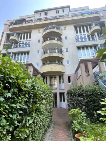 *WUNDERBARE* 3 Zi. -Wohnung mit Wintergarten und großer Terrasse zum Gartenbereich*