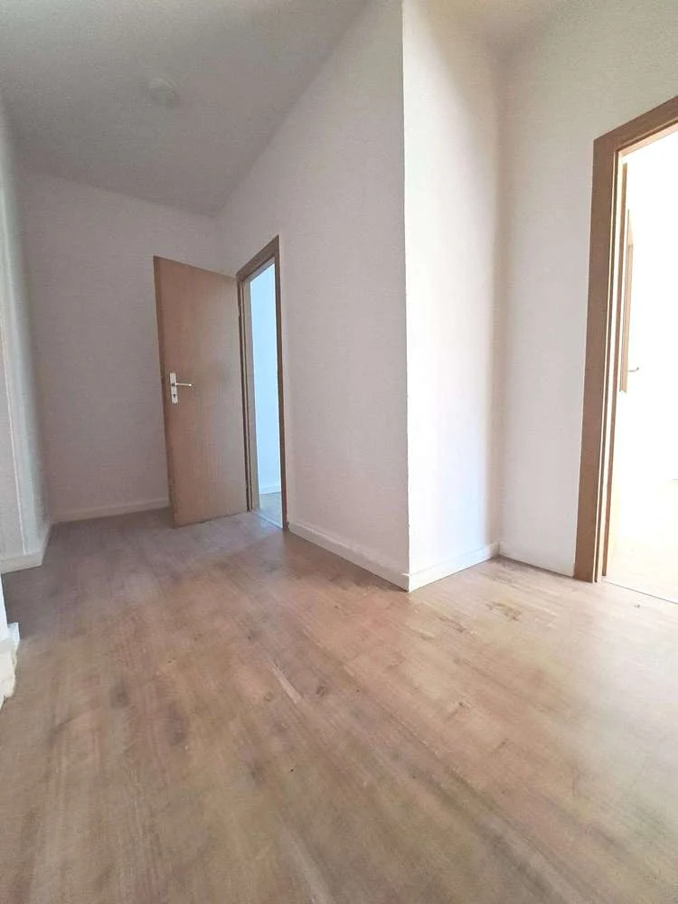 * Geräumig * 2-Zimmer Wohnung mit großem Flur