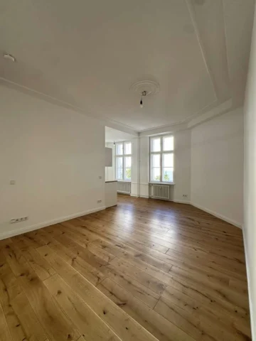 Helles * kleines, saniertes 1-Zimmerapartment * Einbauküche * Zentrale – ruhige Lage in Moabit