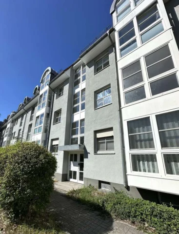 4-Zimmerwohnung * Balkon * Einbauküche * im grünen, ruhigen Marienfelde * Befrist. max 3 J.