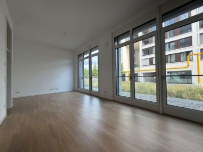 Großzügige Erdgeschoßwohnung mit Einbauküche und Loggia, 10557 Berlin, Erdgeschosswohnung