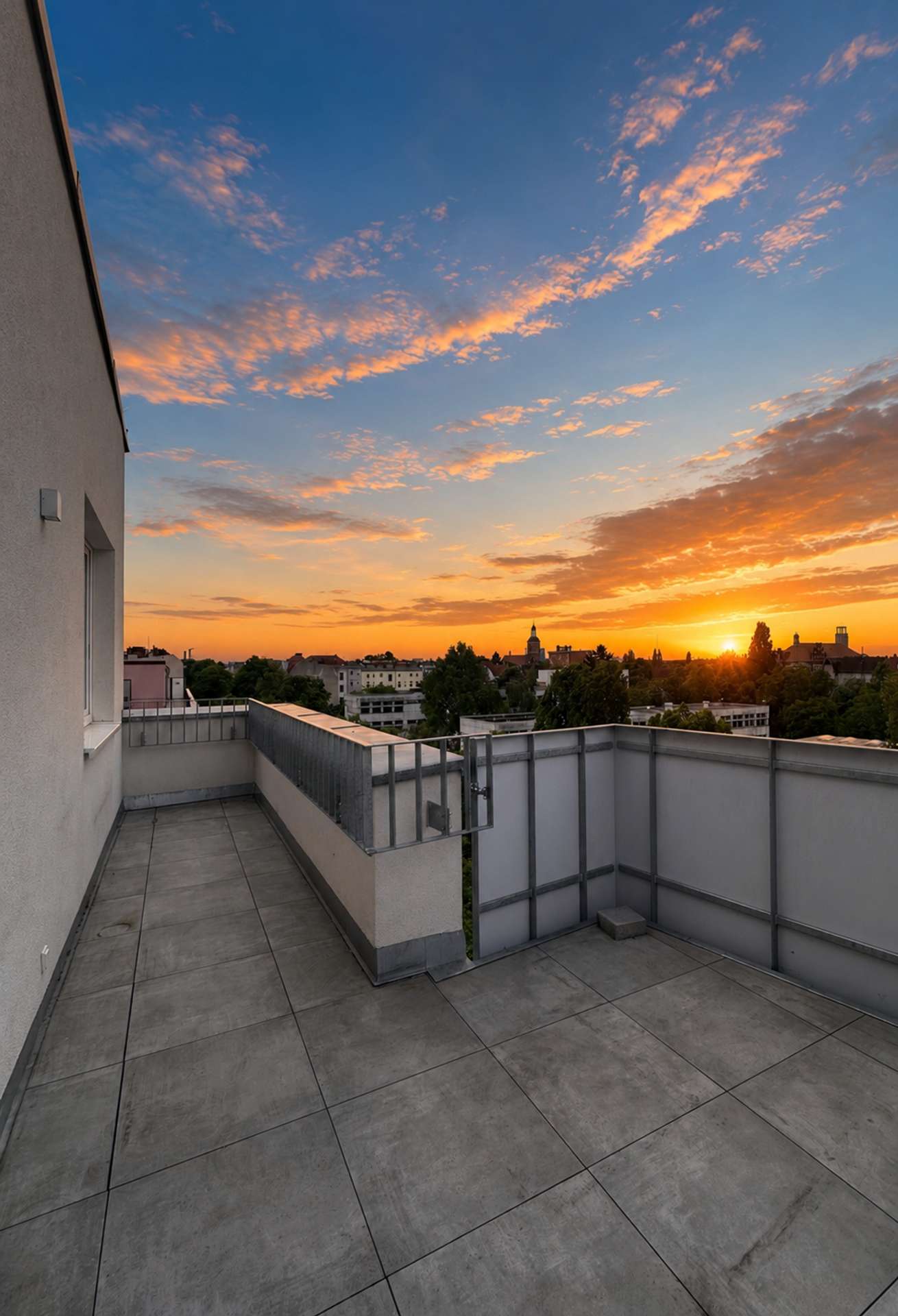 3-Zimmer * Dachgeschoss * Terrasse * Sonnenuntergang * Blick über Spandau * Einbauküche *Zweitbezug