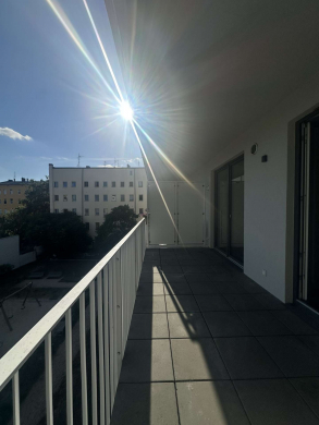 Helle 2-Zimmerwohnung mit Sonnenbalkon zum Innenhof * Einbauküche * Ruhige Lage in Moabit, 10553 Berlin, Etagenwohnung