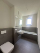 Badezimmer 1 - mit Badewanne - Helle 3-Zimmerwohnung * 2 Balkone * 2 Bäder * Einbauküche * Ruhige & zentrale Lage Moabit