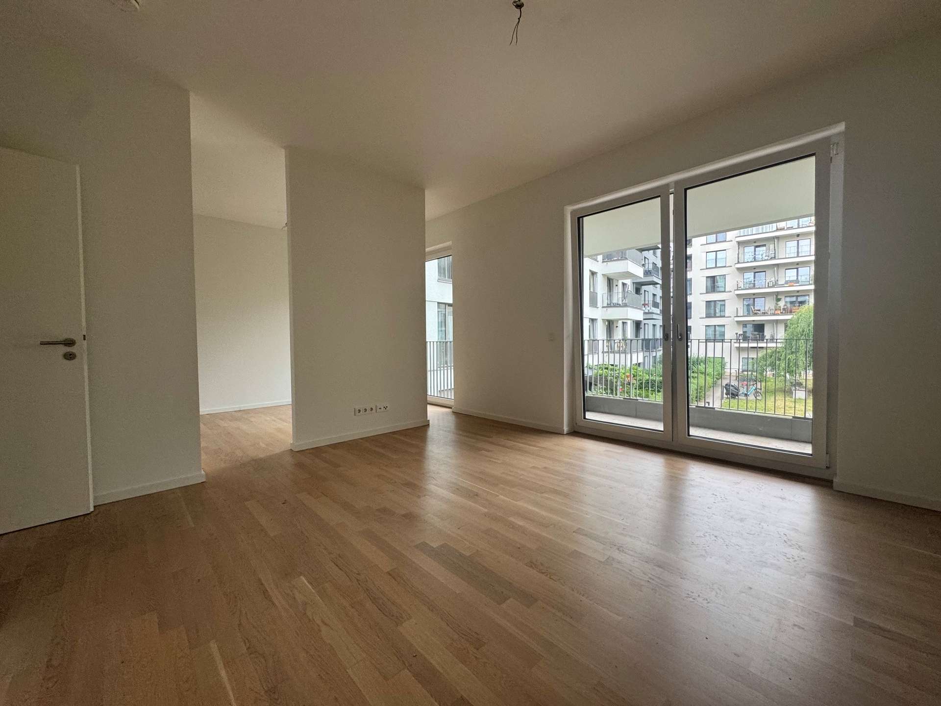 Willkommen in der Europa City! Freundliche 3-Zimmerwohnung mit Balkon und Einbauküche