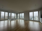 Wohnzimmer - Großzügig Wohnen mit Wasserblick: 5-Zimmerwohnung mit Loggia und EBK