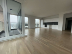 Wohnzimmer - Großzügig Wohnen mit Wasserblick: 5-Zimmerwohnung mit Loggia und EBK