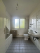Badezimmer - WBS mit besonderem Wohnbedarf erforderlich * 2-Zimmer *Dachgeschoss*Einbauküche*Balkon* in Britz