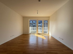 Wohnzimmer - 2-Zimmerwohnung mit Einbauküche und Balkon am Spreekanal