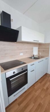 Helle 2-Zimmer-Wohnung mit toller Aussicht, 39130 Magdeburg, Etagenwohnung
