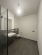 Badezimmer Ansicht 2 - Helle 3-Zimmerwohnung* Dachgeschoss mit Südterrasse * Einbauküche * Ruhige&zentrale Lage in Moabit