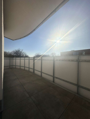 Helle 2-Zimmerwohnung mit Balkon * Abendsonne * Einbauküche * im grünen Spandau * Zweitbezug, 13585 Berlin, Etagenwohnung