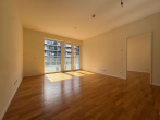 Wohnzimmer - 2-Zimmerwohnung mit Einbauküche und Loggia direkt am Spreekanal