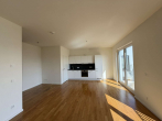 Wohnzimmer - Moderne 2-Zimmerwohnung mit zwei Balkonen und Einbauküche