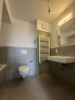 Badezimmer 2 mit Badewanne - Helle 3-Zimmerwohnung * 3.OG * Einbauküche * 2 Bäder * Balkon zum Innenhof * im grünen Alt-Treptow