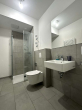 Badezimmer 1 mit Dusche - 4-Zimmerwohnung mit Balkon * 2 Bäder * Einbauküche * Ruhige Lage in Spandau