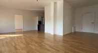 Wohnzimmer - Moderne 3-Zimmerwohnung mit zwei Balkonen und Einbauküche