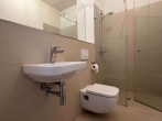 Duschbad - Moderne 3-Zimmerwohnung mit Wasserblick und Einbauküche