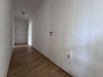 Flur - Willkommen in der EUROPACITY! Sonnige 3-Zimmerwohnung mit Loggia und EBK