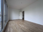 Schlafzimmer - Willkommen in der EUROPACITY! Sonnige 3-Zimmerwohnung mit Loggia und EBK