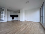 Wohnzimmer - Willkommen in der EUROPACITY! Sonnige 3-Zimmerwohnung mit Loggia und EBK