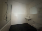 Badezimmer - Willkommen in der EUROPACITY! Sonnige 3-Zimmerwohnung mit Balkon und EBK