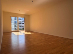 Wohnzimmer - Helle und freundliche 3-Zimmerwohnung mit Balkon, Loggia und Einbauküche