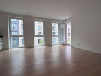Wohnzimmer - Willkommen in der Europacity! Freundliche 2-Zimmerwohnung mit Einbauküche und Loggia