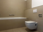 Badezimmer - Außergewöhnliche Maisonettewohnung mit Terrasse und Einbauküche