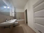 Badezimmer - Moderne 3-Zimmerwohnung mit Wasserblick