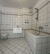 Badezimmer - Helle 3-Zimmerwohnung * Balkon * Einbauküche *im grünen Spandau * Stellplatz * Befrist. max bis 6 J.