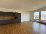 Wohnzimmer - 3-Zimmerwohnung mit Einbauküche und Balkon direkt am Spreekanal