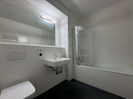 Badezimmer - Willkommen in der Europacity! Zweizimmerwohnung mit Einbauküche und Terrasse/Garten