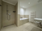 Badezimmer - Moderne 2-Zimmerwohnung mit Balkon und Einbauküche in bester Lage von Friedrichshain
