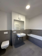Bad en Suite mit Badewanne - Erdgeschoss * 4-Zimmerwohnung mit Terrasse * Einbauküche * im Innenhof * Ruhige Lage in Moabit