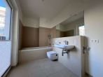 Wannenbad - *Wohnen am Wasser – wunderschöne 3-Zimmerwohnung mit Blick auf den Spreekanal*