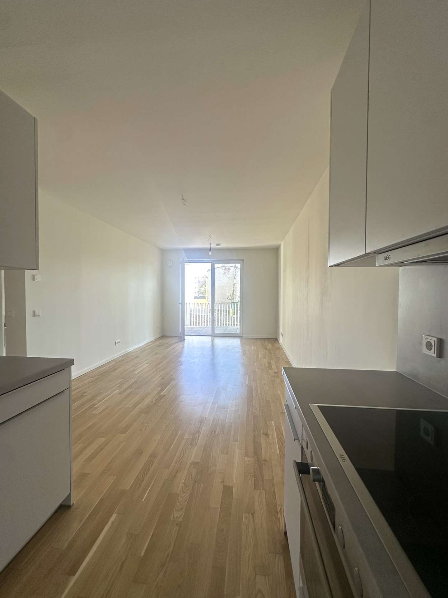 Helle 2-Zimmerwohnung * Sonnenbalkon zum Innenhof * Einbauküche * Ruhige Lage in Moabit